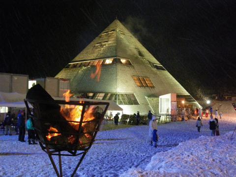 猫山ピラミッド